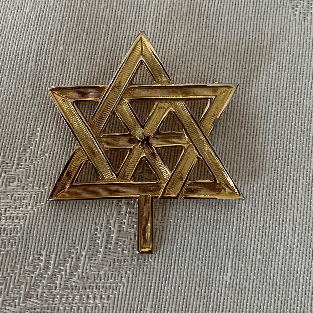 VINTAGE Expo 67 Montreal World's Fair Souvenir Brooch Pin Gold Tone Metal
